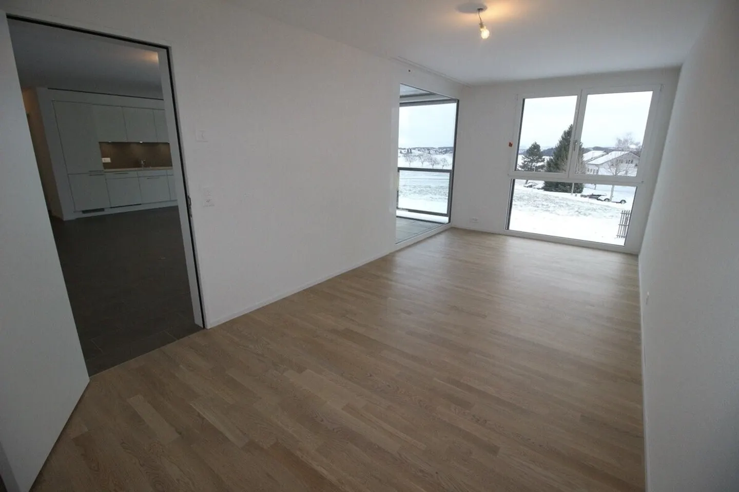 Superb and bright 2½ room apartment - Photo 3 of 13