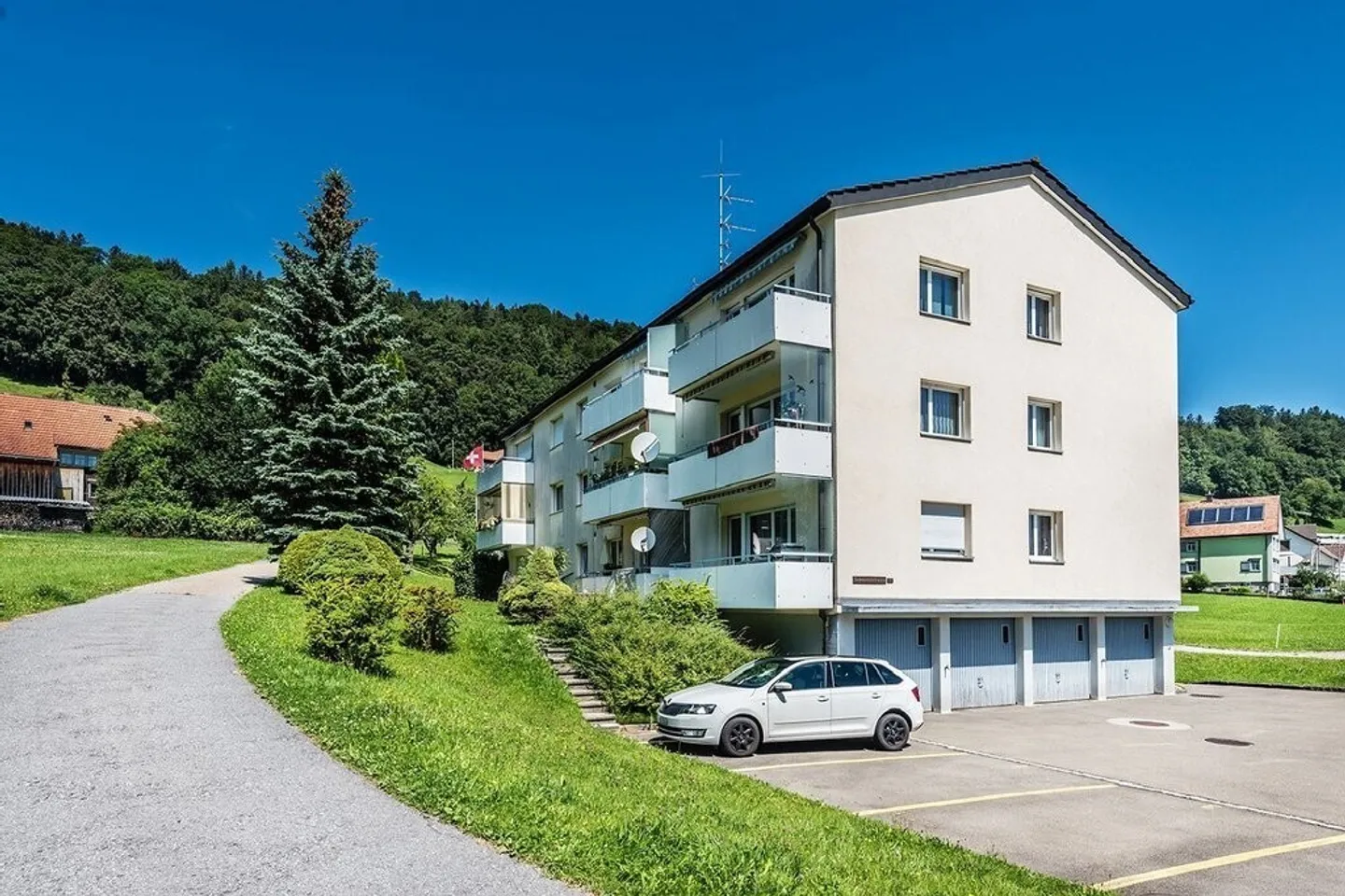 Appartement dans un endroit calme avec une belle vue ! - Photo 1 sur 7