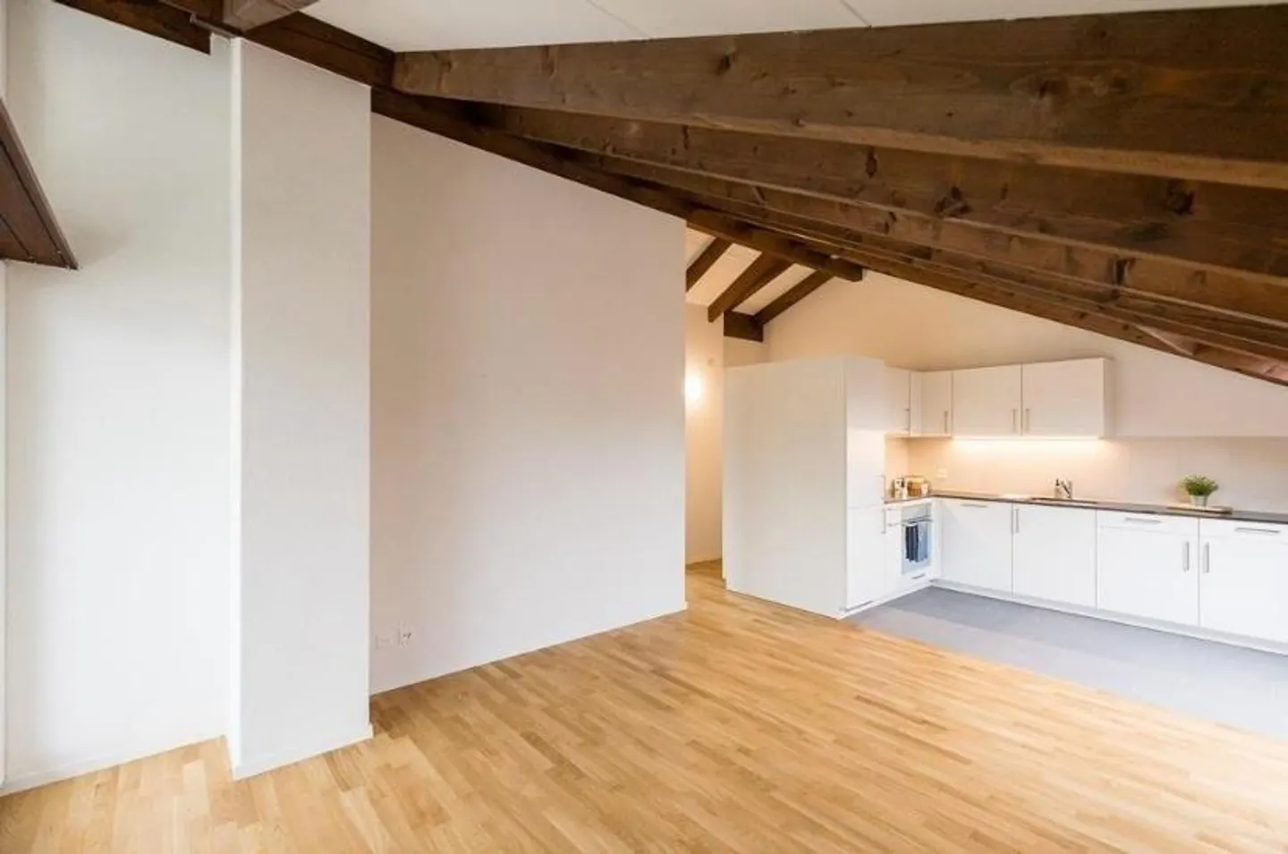 Helle 2.5-Zimmer Dachwohnung - Foto 4 von 10