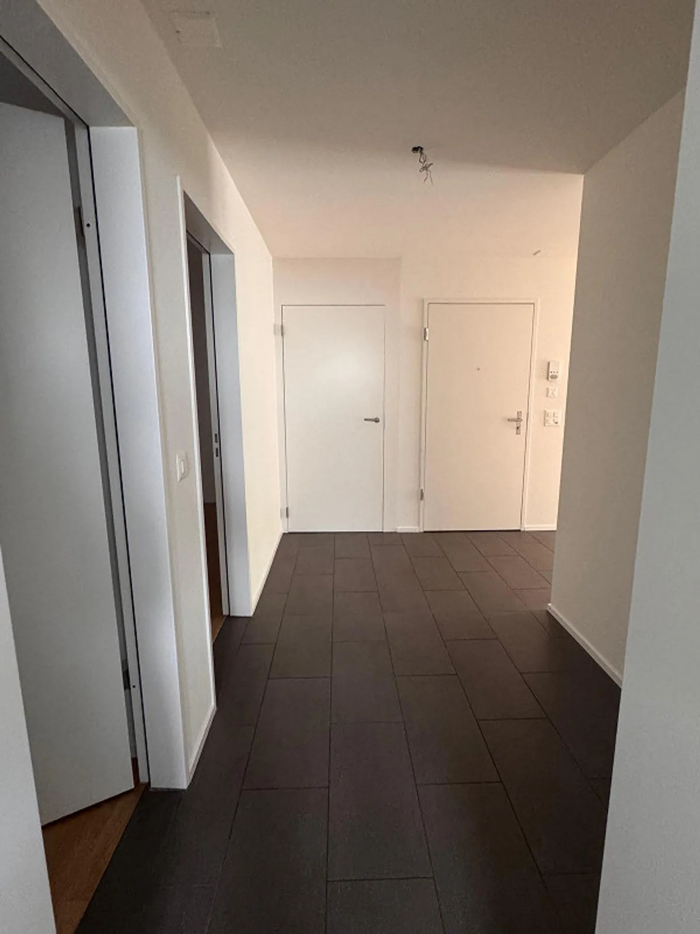 Appartement de jardin 3,5 pièces avec véranda à Oberwil BL à louer - Photo 2 sur 10