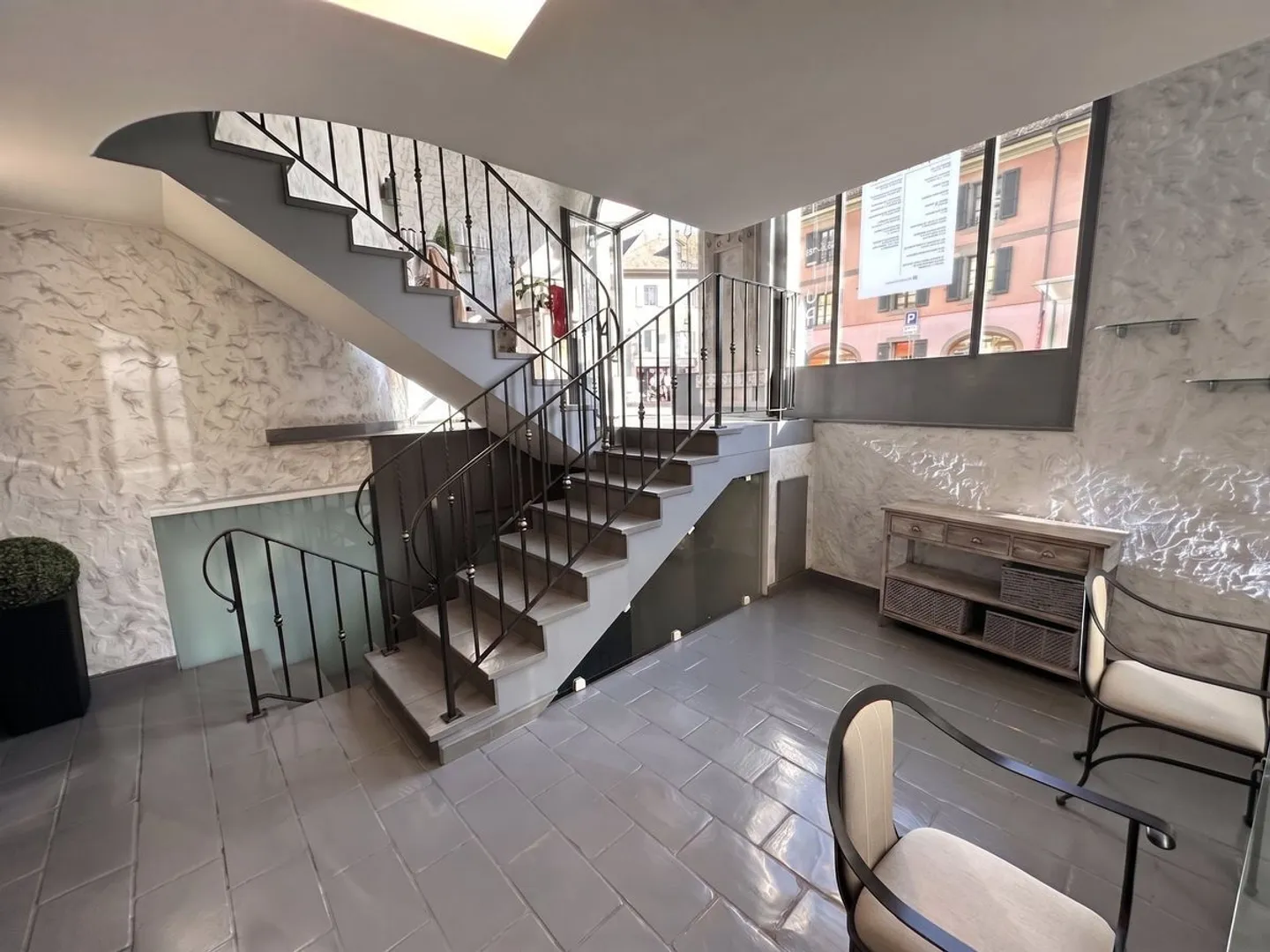Commercial Space in Carouge - Photo 1 of 9