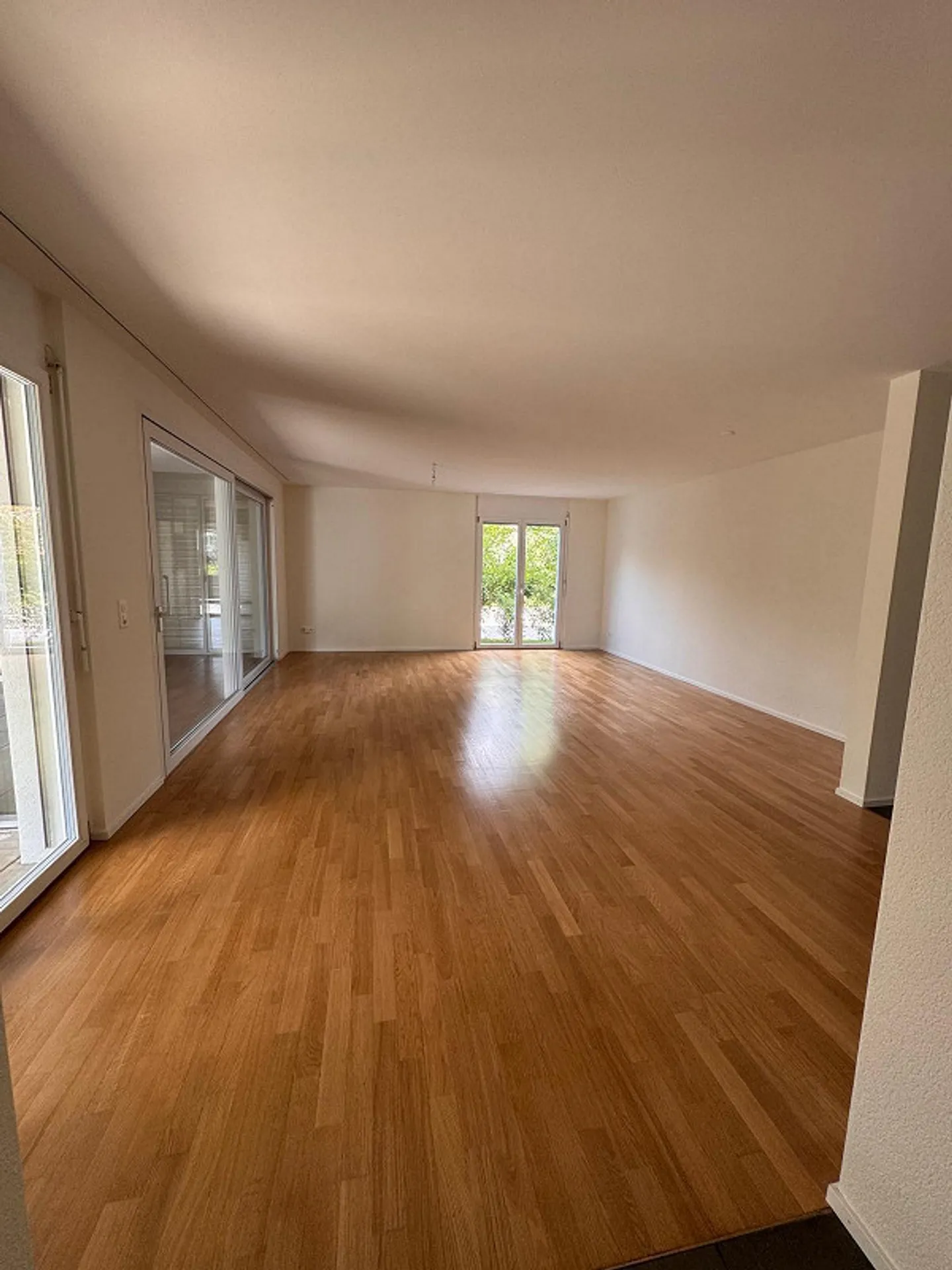 Appartement de jardin 3,5 pièces avec véranda à Oberwil BL à louer - Photo 4 sur 10