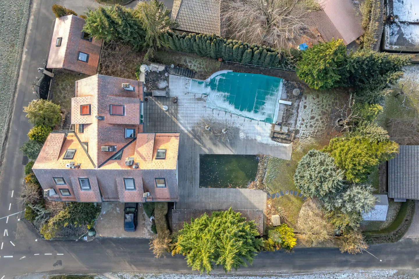 Large family house with swimming pool - Photo 2 of 11