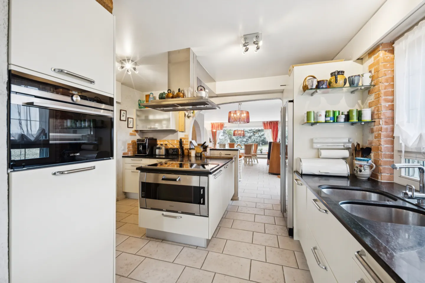 Large family house with swimming pool - Photo 4 of 11