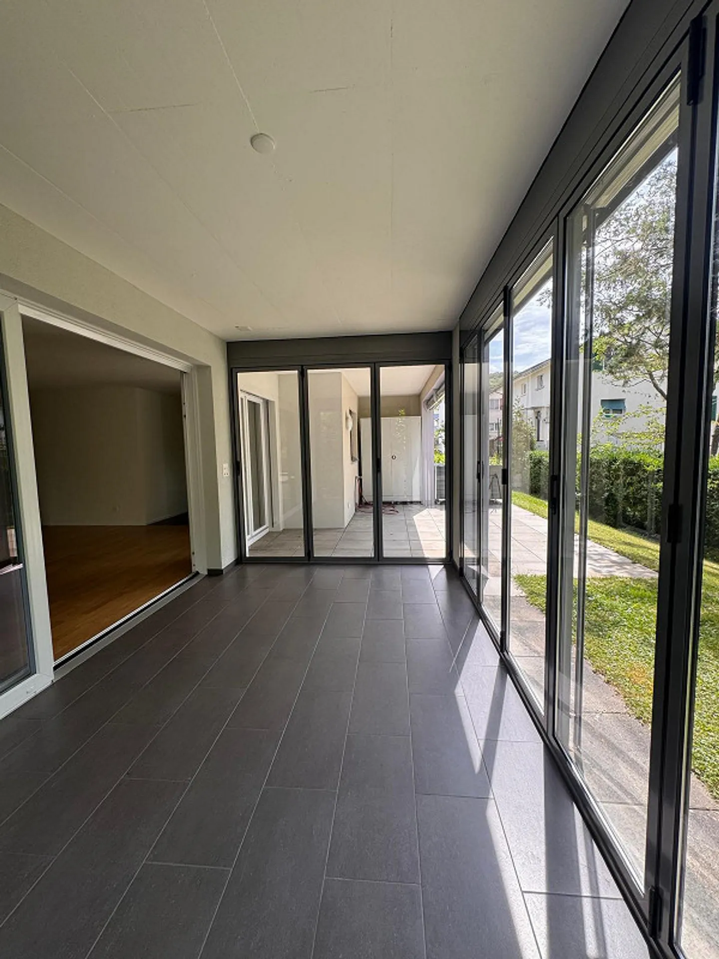 Appartement de jardin 3,5 pièces avec véranda à Oberwil BL à louer - Photo 9 sur 10
