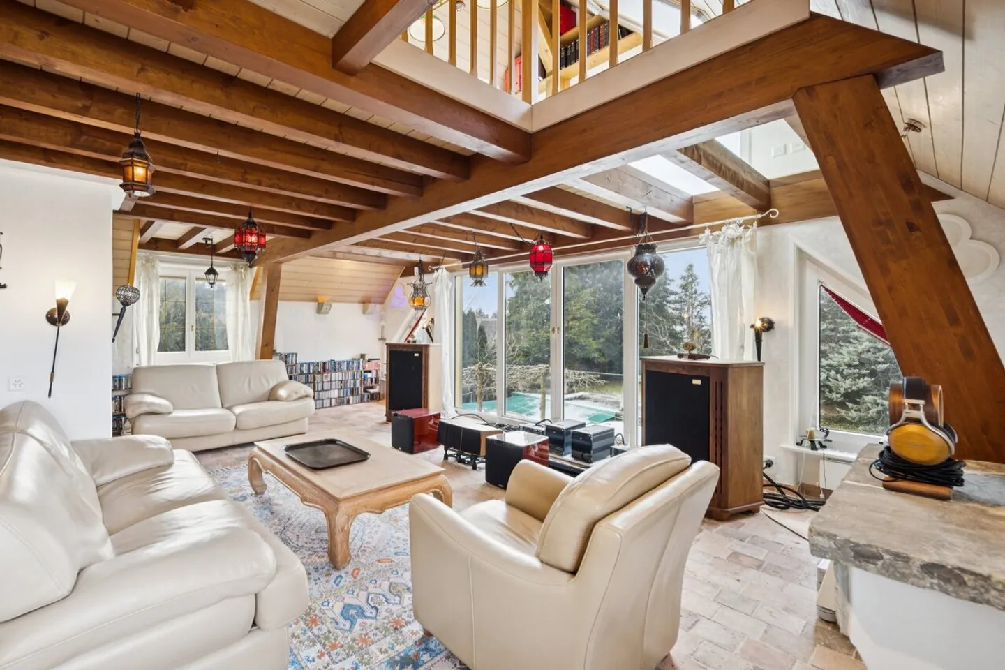 Large family house with swimming pool - Photo 9 of 11