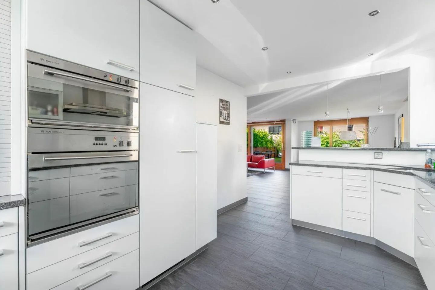 Well-maintained 5.5-room semi-detached family house with large hobby room - Photo 4 of 15