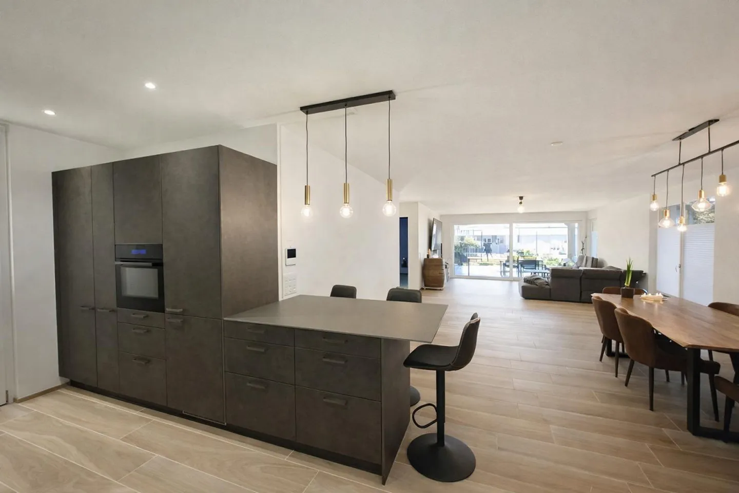 Appartamento esclusivo, quasi nuovo al piano terra con 154 m² di superficie / solo quattro parti - Foto 3 di 10