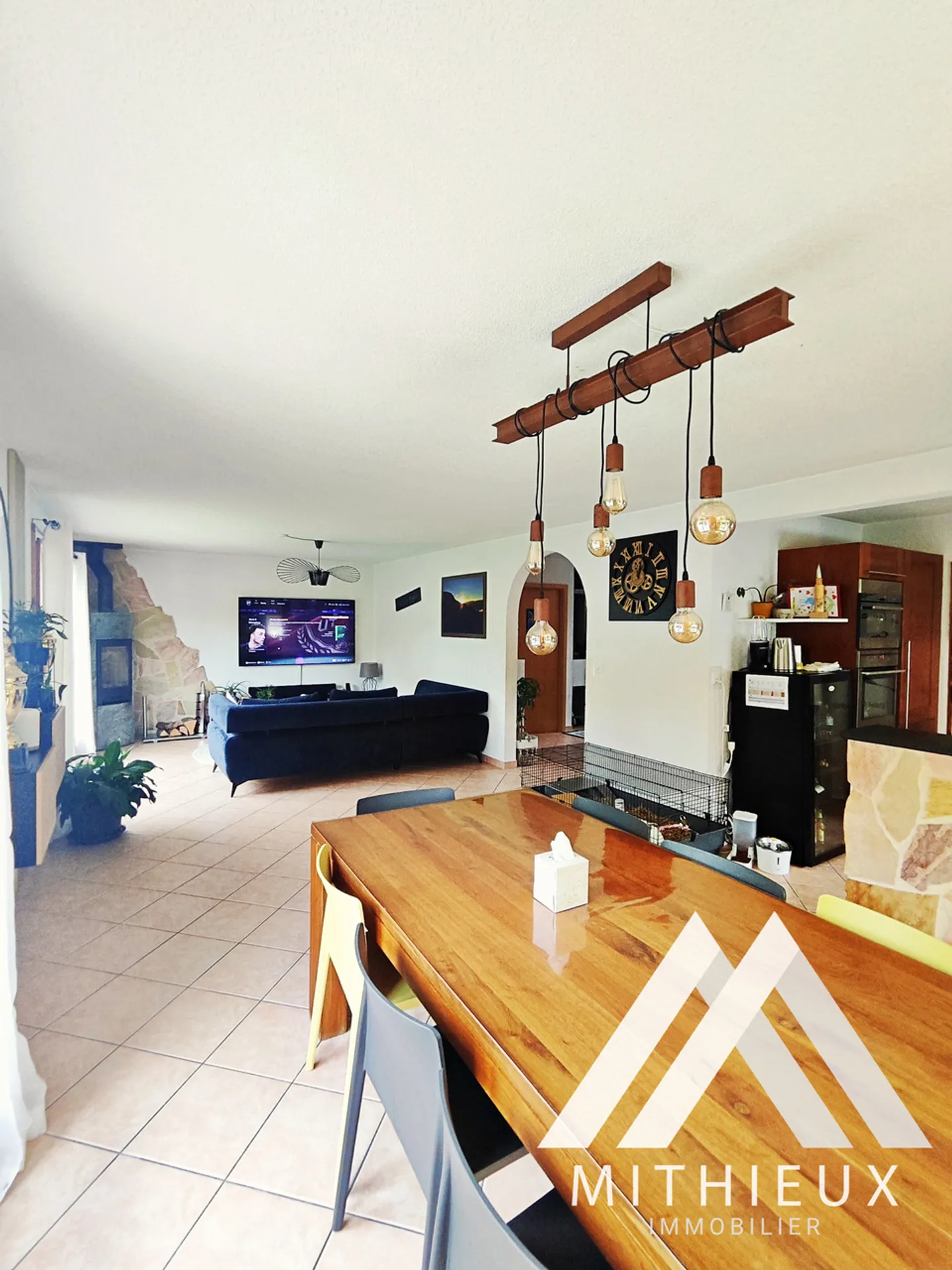 VOLLSTÄNDIGE, HELLER VILLA MIT 5,5 ZIMMERN UND GARTEN - Foto 3 von 22