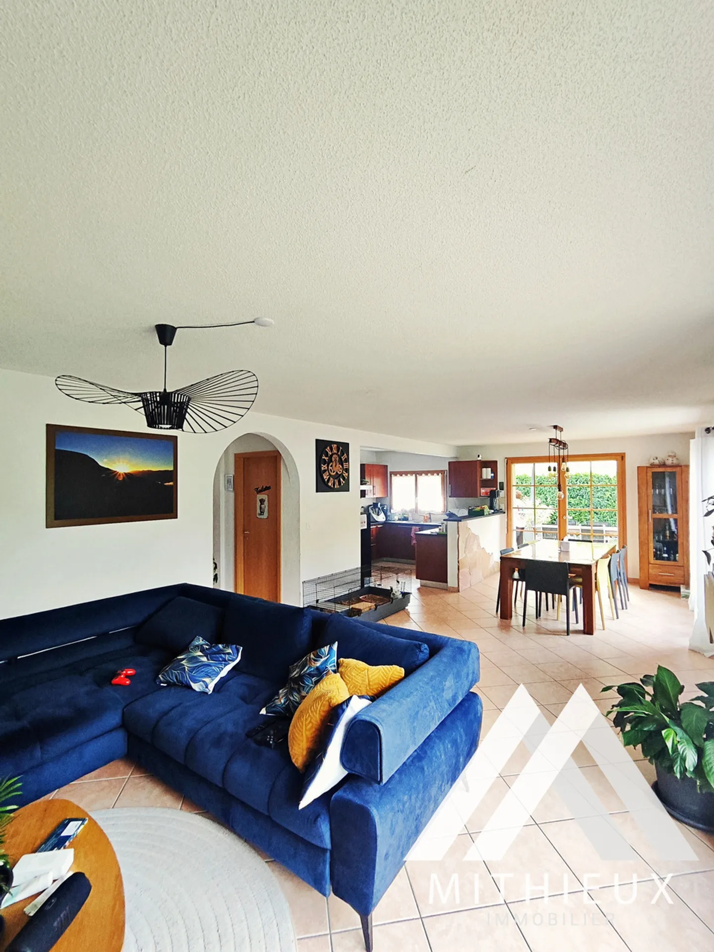 VOLLSTÄNDIGE, HELLER VILLA MIT 5,5 ZIMMERN UND GARTEN - Foto 4 von 22