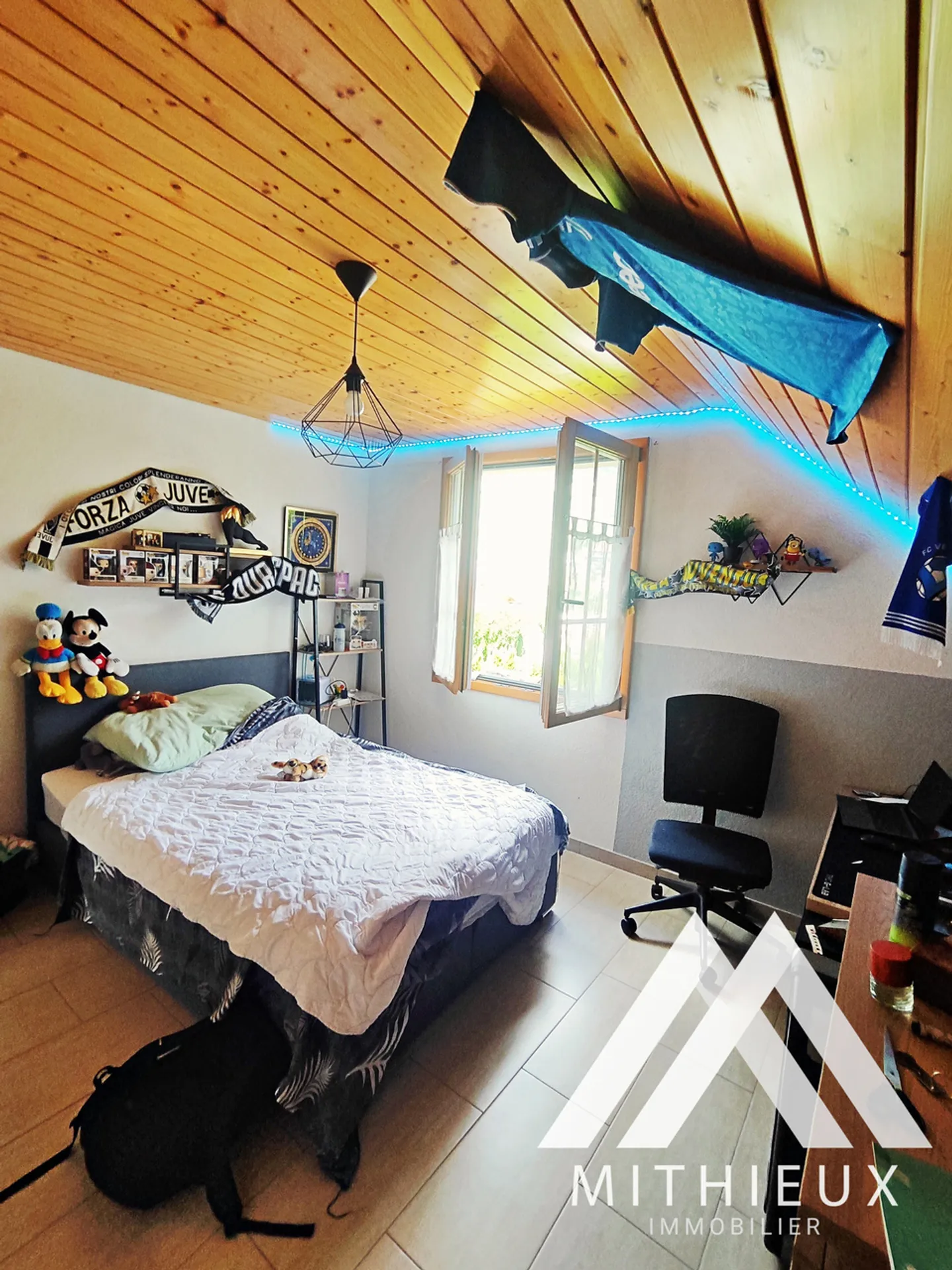 VOLLSTÄNDIGE, HELLER VILLA MIT 5,5 ZIMMERN UND GARTEN - Foto 10 von 22
