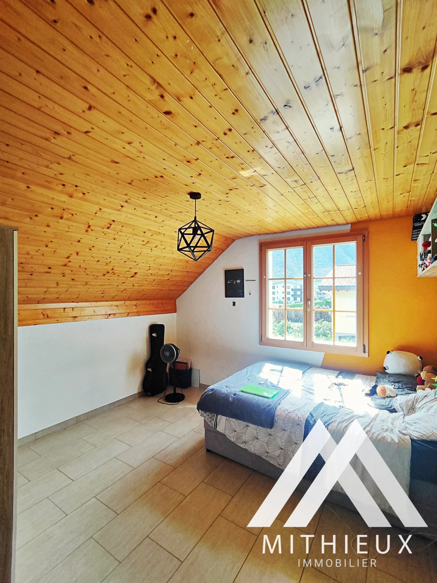 VOLLSTÄNDIGE, HELLER VILLA MIT 5,5 ZIMMERN UND GARTEN - Foto 12 von 22