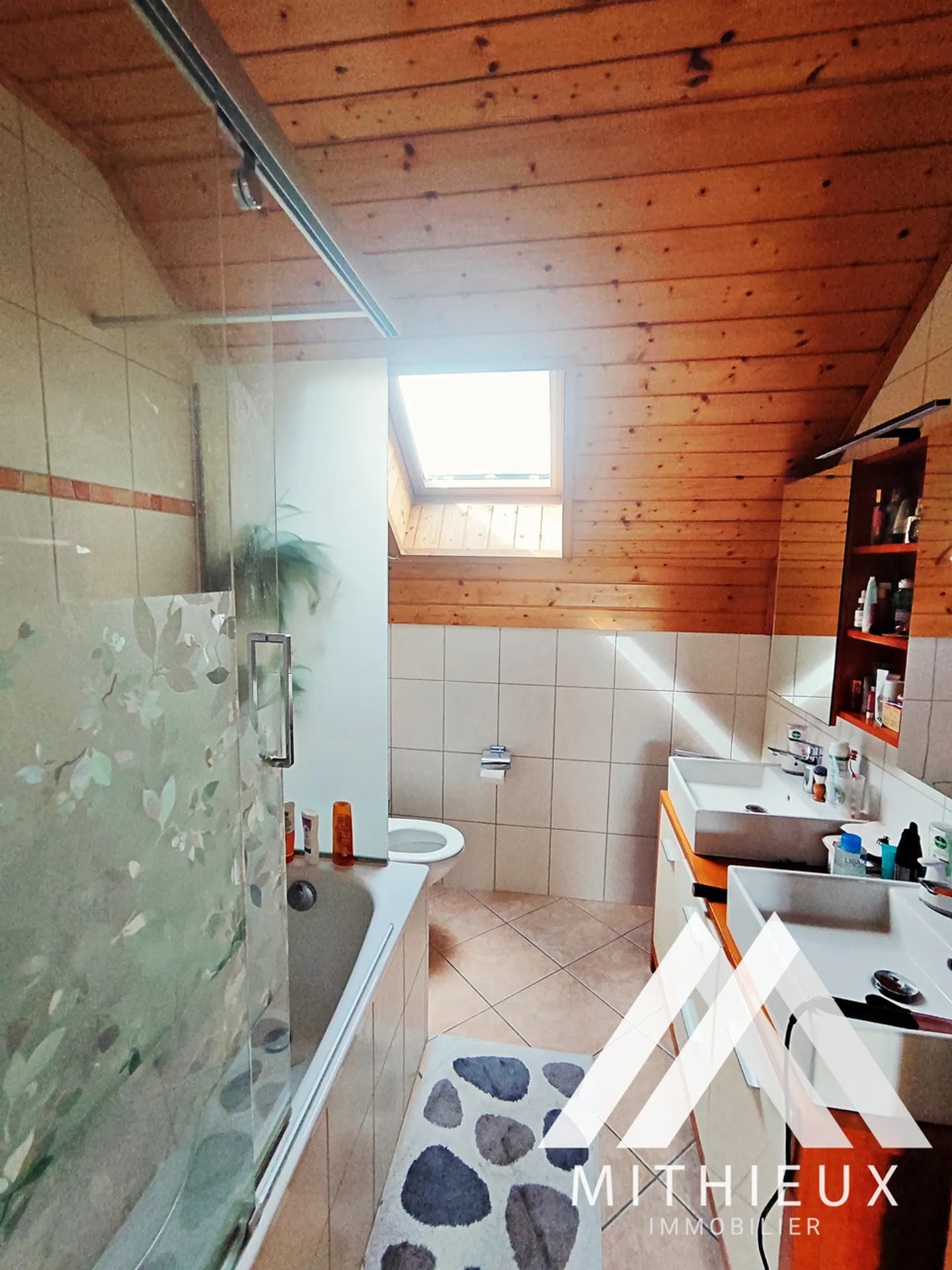 VOLLSTÄNDIGE, HELLER VILLA MIT 5,5 ZIMMERN UND GARTEN - Foto 13 von 22