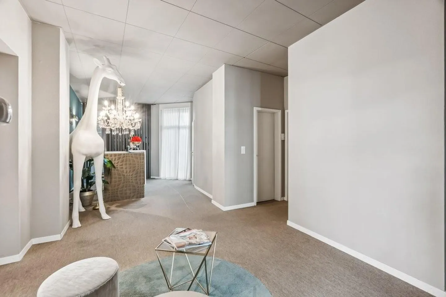 Spazio commerciale con 5 stanze, balcone e posizione centrale a Zurigo - Foto 3 di 11