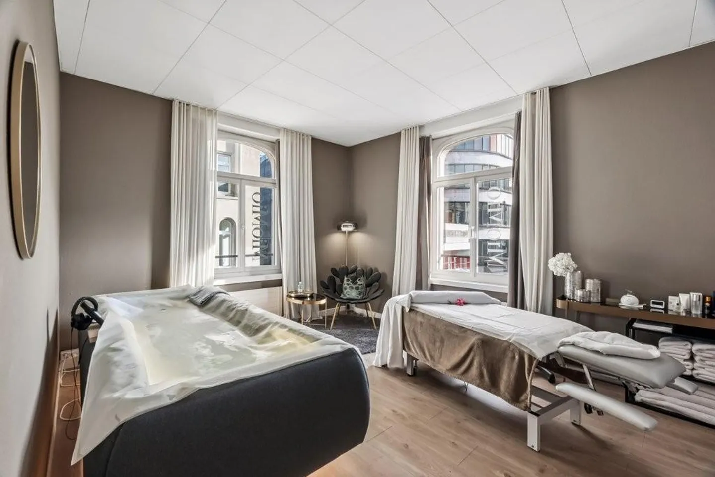 Spazio commerciale con 5 stanze, balcone e posizione centrale a Zurigo - Foto 5 di 11