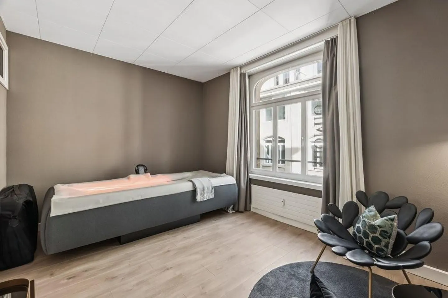 Spazio commerciale con 5 stanze, balcone e posizione centrale a Zurigo - Foto 6 di 11