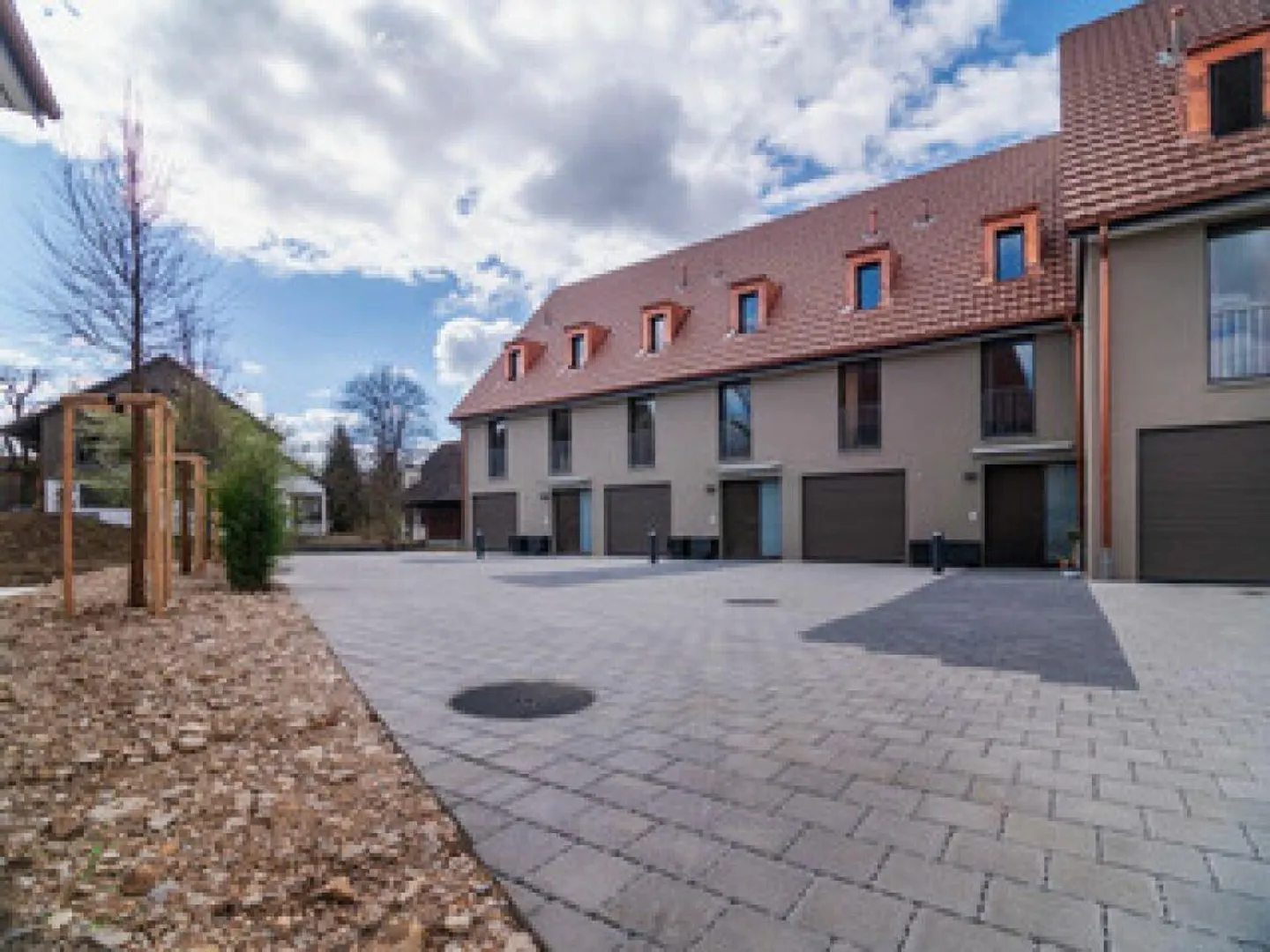 Magnifique "Maison du Milieu" dans le Vert avec Beaucoup d'Espace de Vie. - Photo 1 sur 16