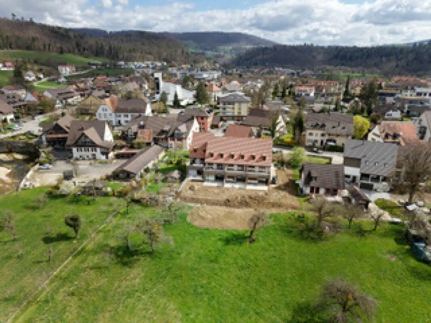 Magnifique "Maison du Milieu" dans le Vert avec Beaucoup d'Espace de Vie. - Photo 2 sur 16