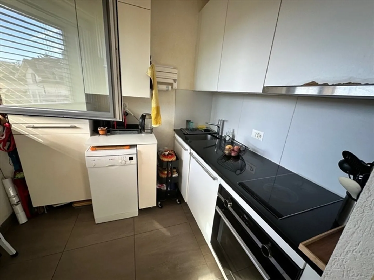 Pretty bright studio in Valency Park - Photo 3 of 6