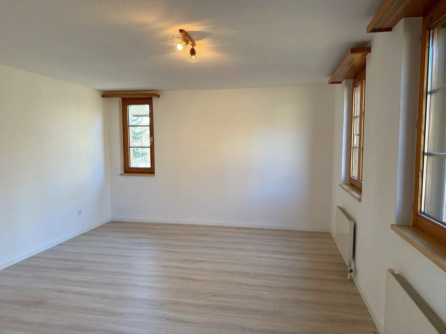 Modernized 4-room apartment with practical parking, Beggingen - Photo 5 of 11