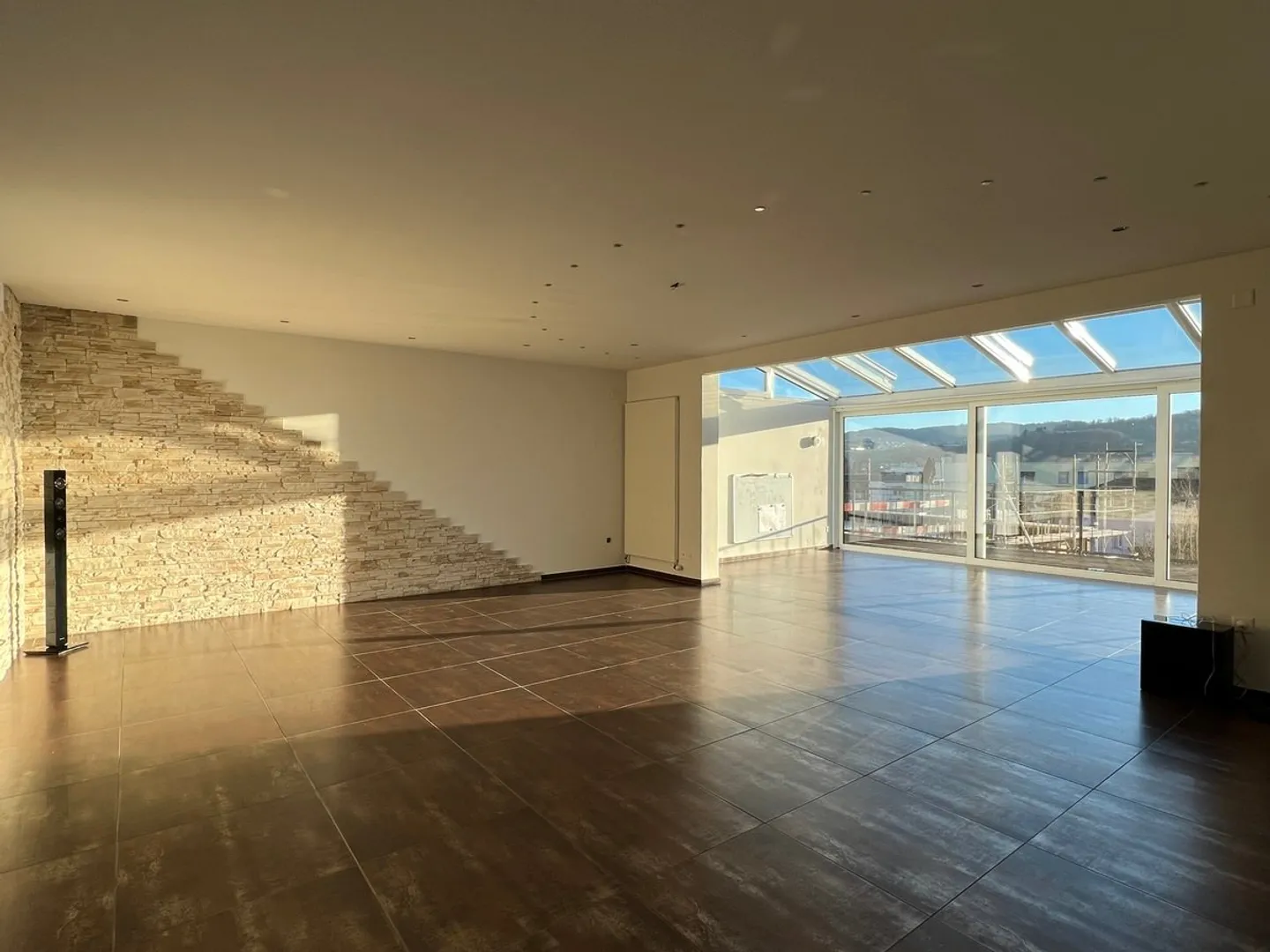 LICHTVERWÖHNTES EINFAMILIENHAUS MIT GROSSZÜGIGEM WINTERGARTEN  EIN ZU - Foto 2 von 5