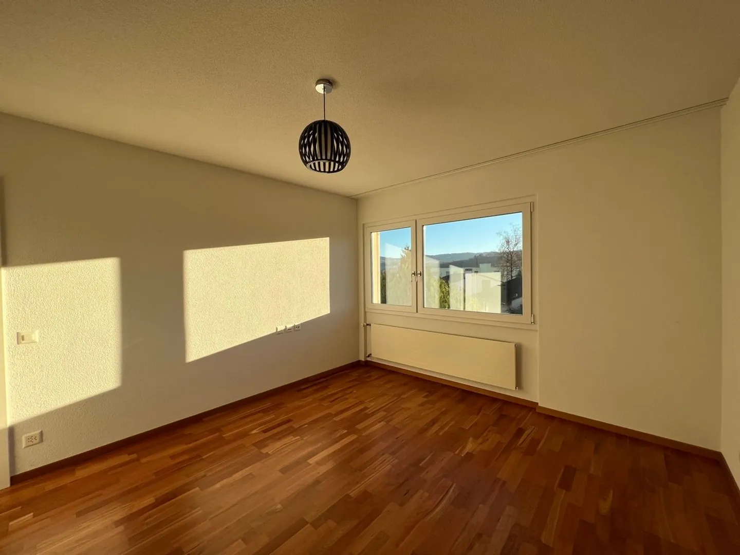 LICHTVERWÖHNTES EINFAMILIENHAUS MIT GROSSZÜGIGEM WINTERGARTEN  EIN ZU - Foto 3 von 5