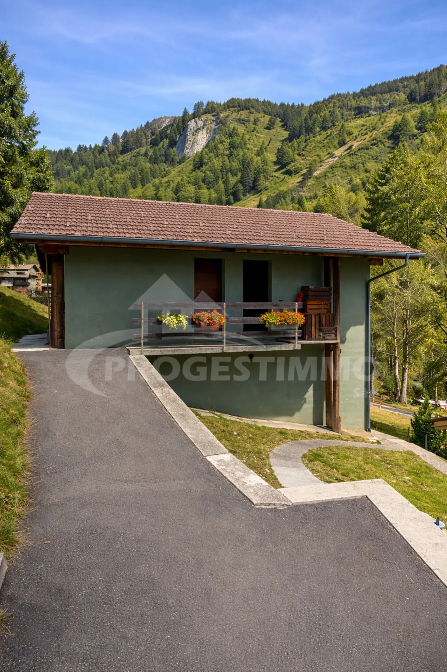 Charming Chalet Apartment - Photo 3 of 9