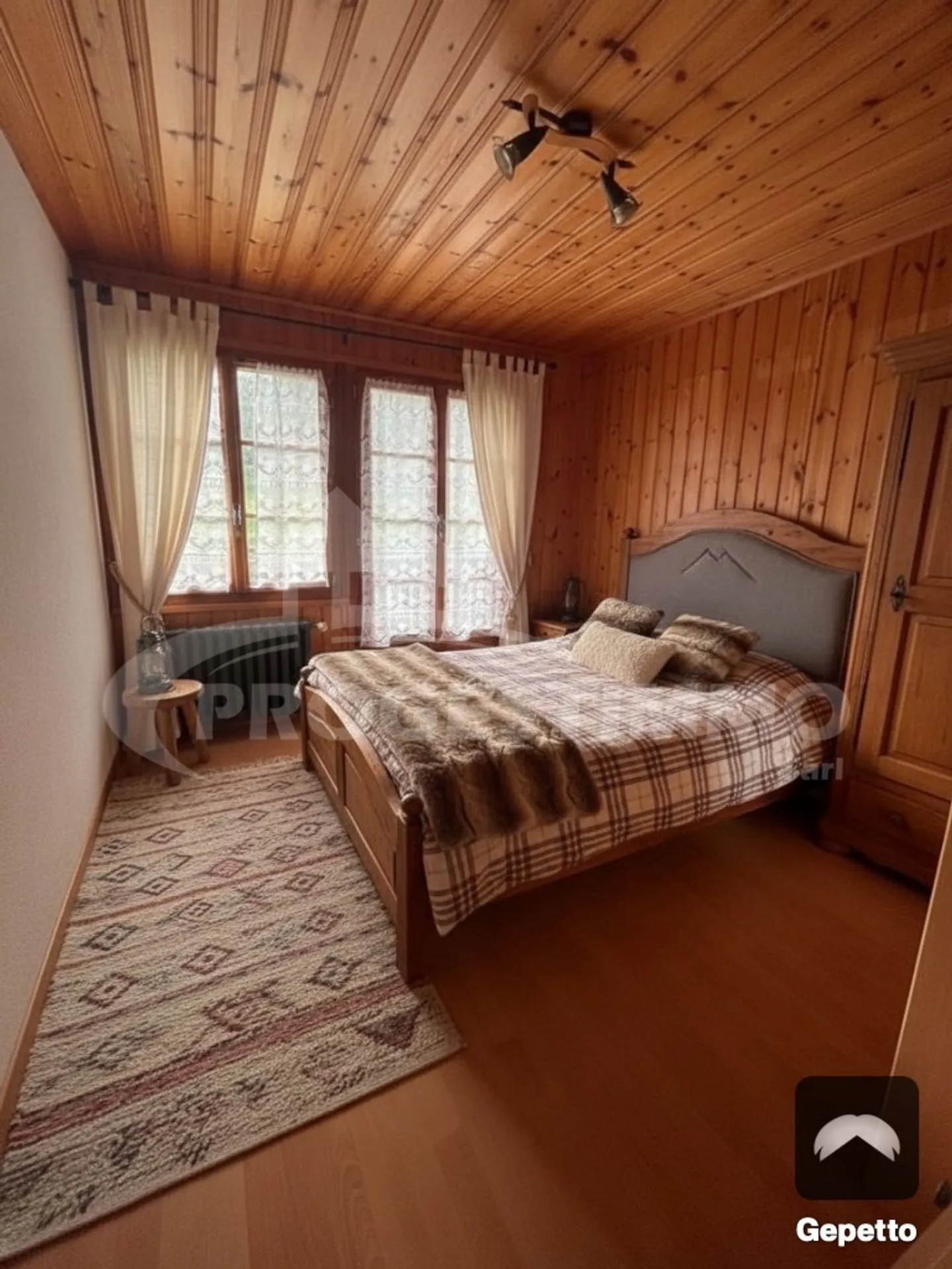 Charming Chalet Apartment - Photo 5 of 9