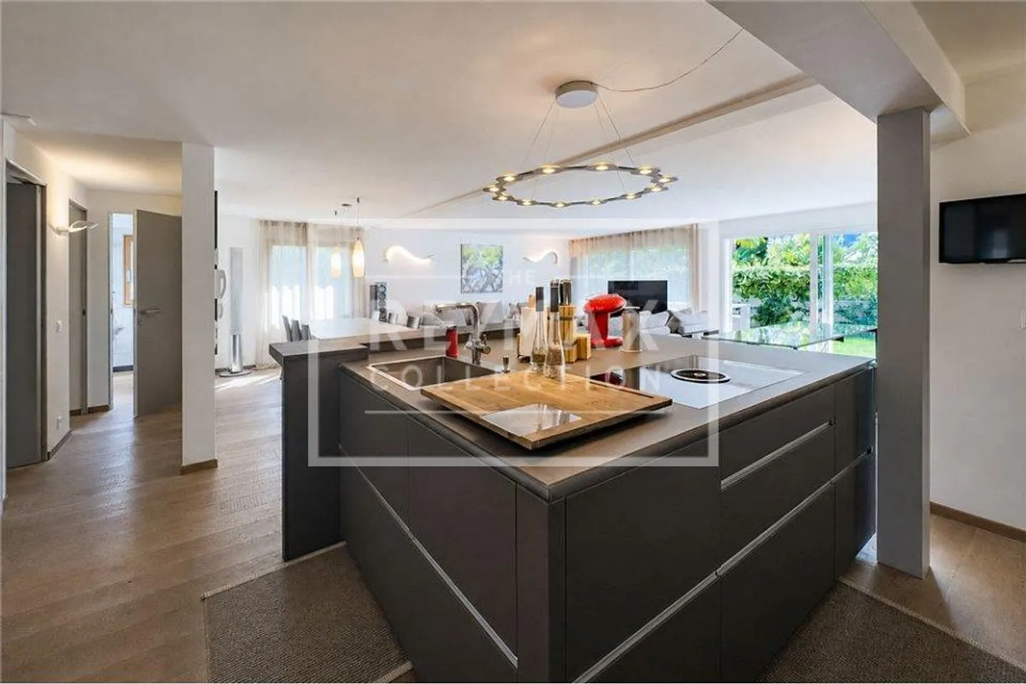 Appartement 3,5 pièces dans une maison bifamiliale avec jardin - Photo 3 sur 13