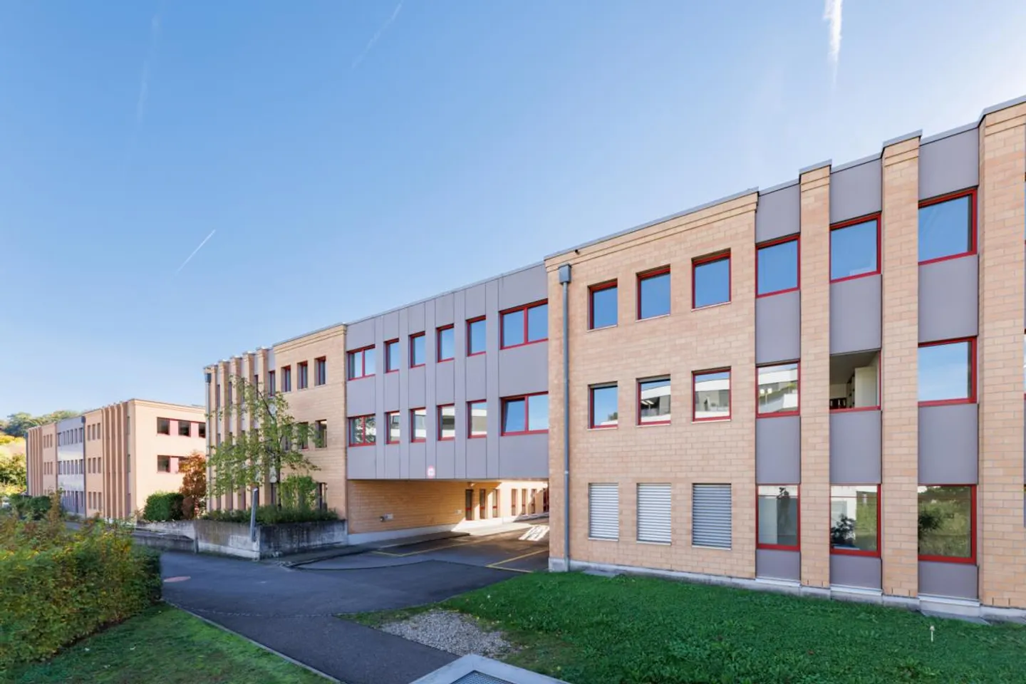 Bright Office Space in Bottmingen! - Photo 3 of 7