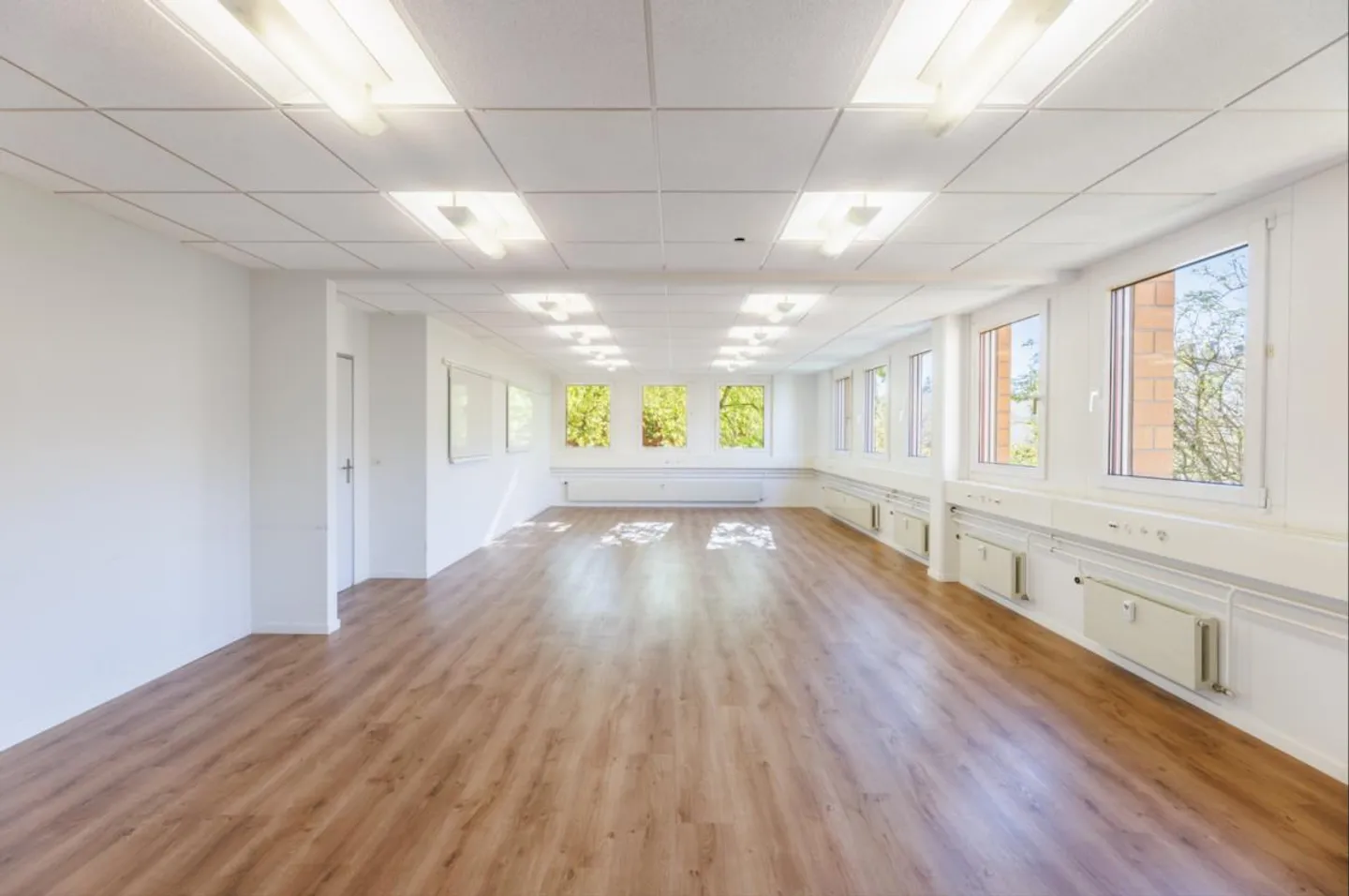 Bright Office Space in Bottmingen! - Photo 2 of 7