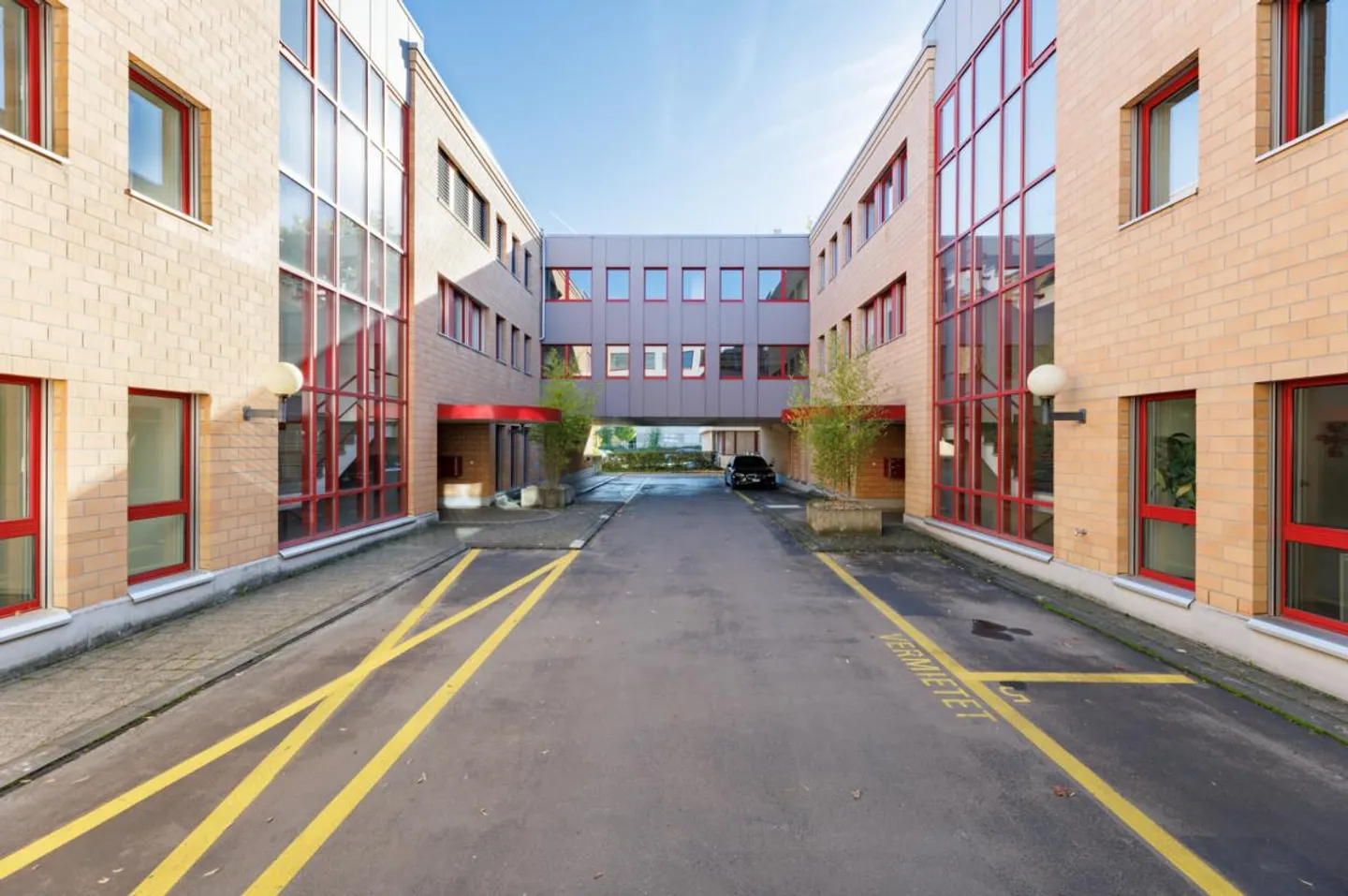 Bright Office Space in Bottmingen! - Photo 6 of 7