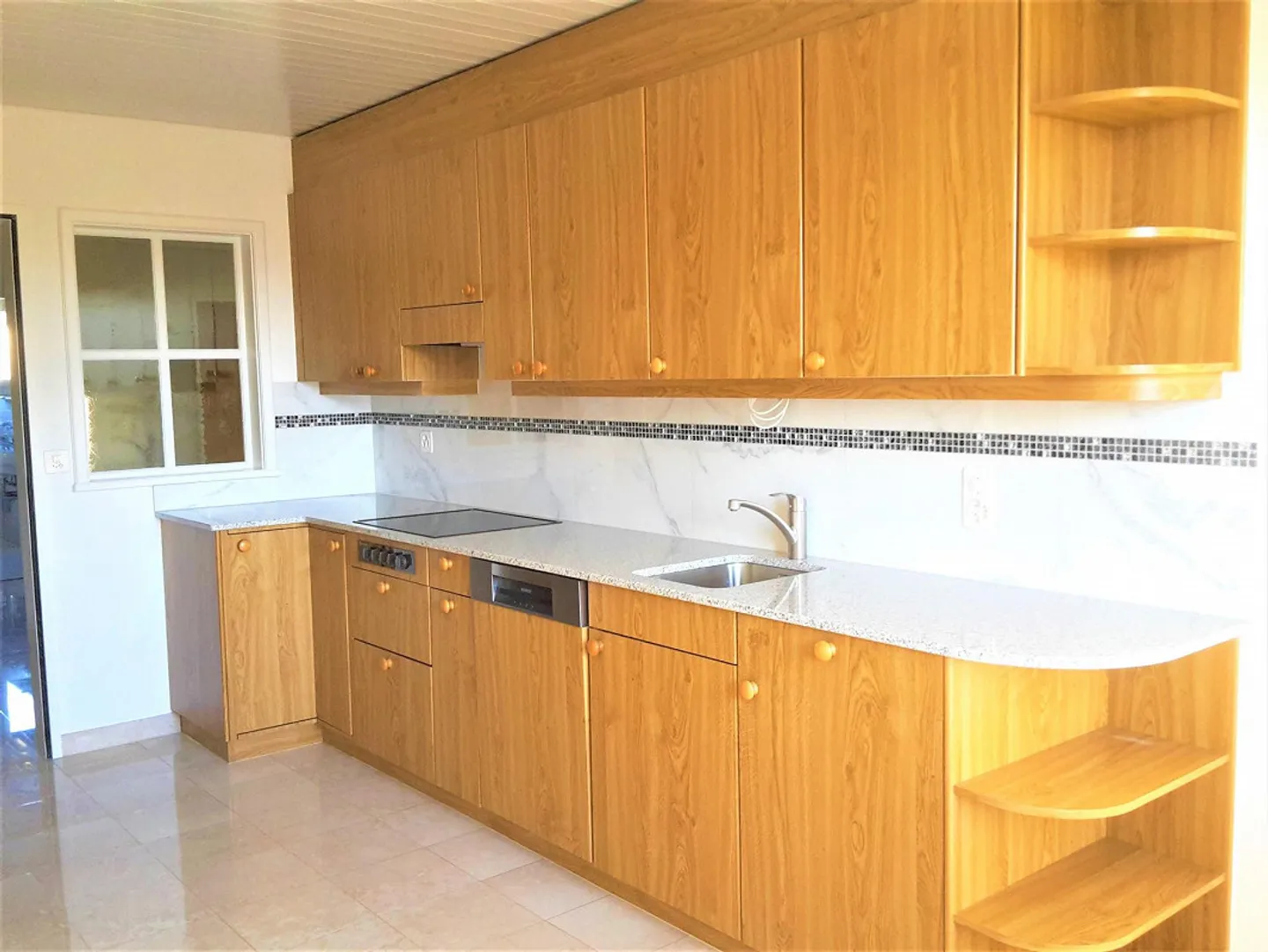 Ampio appartamento di 4,5 stanze con locale di servizio integrato - Foto 4 di 11