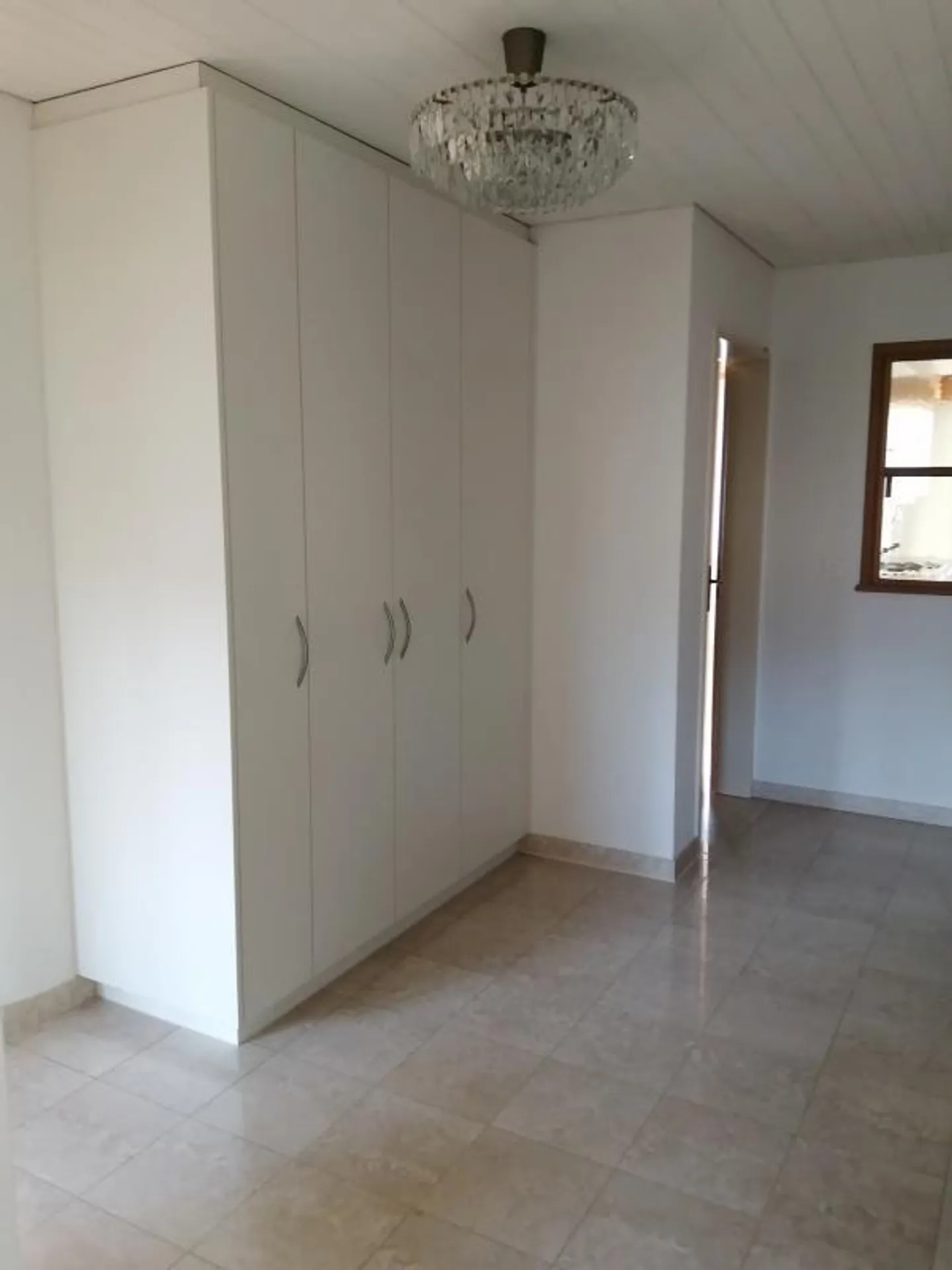 Ampio appartamento di 4,5 stanze con locale di servizio integrato - Foto 7 di 11