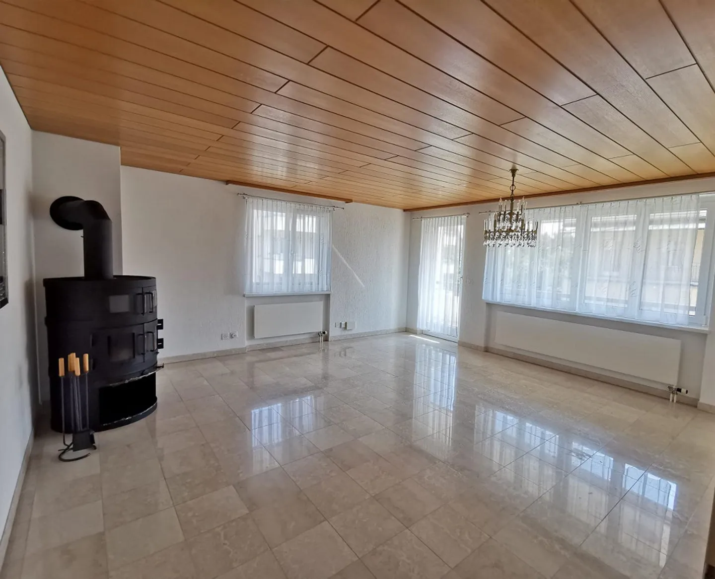 Ampio appartamento di 4,5 stanze con locale di servizio integrato - Foto 9 di 11