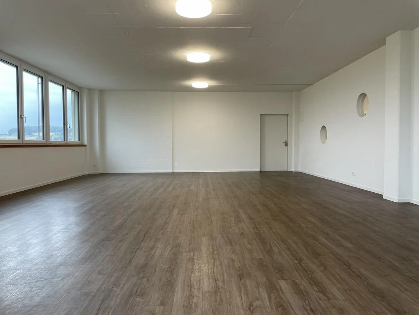 Spacious commercial space in a good location - available immediately - Photo 1 of 5