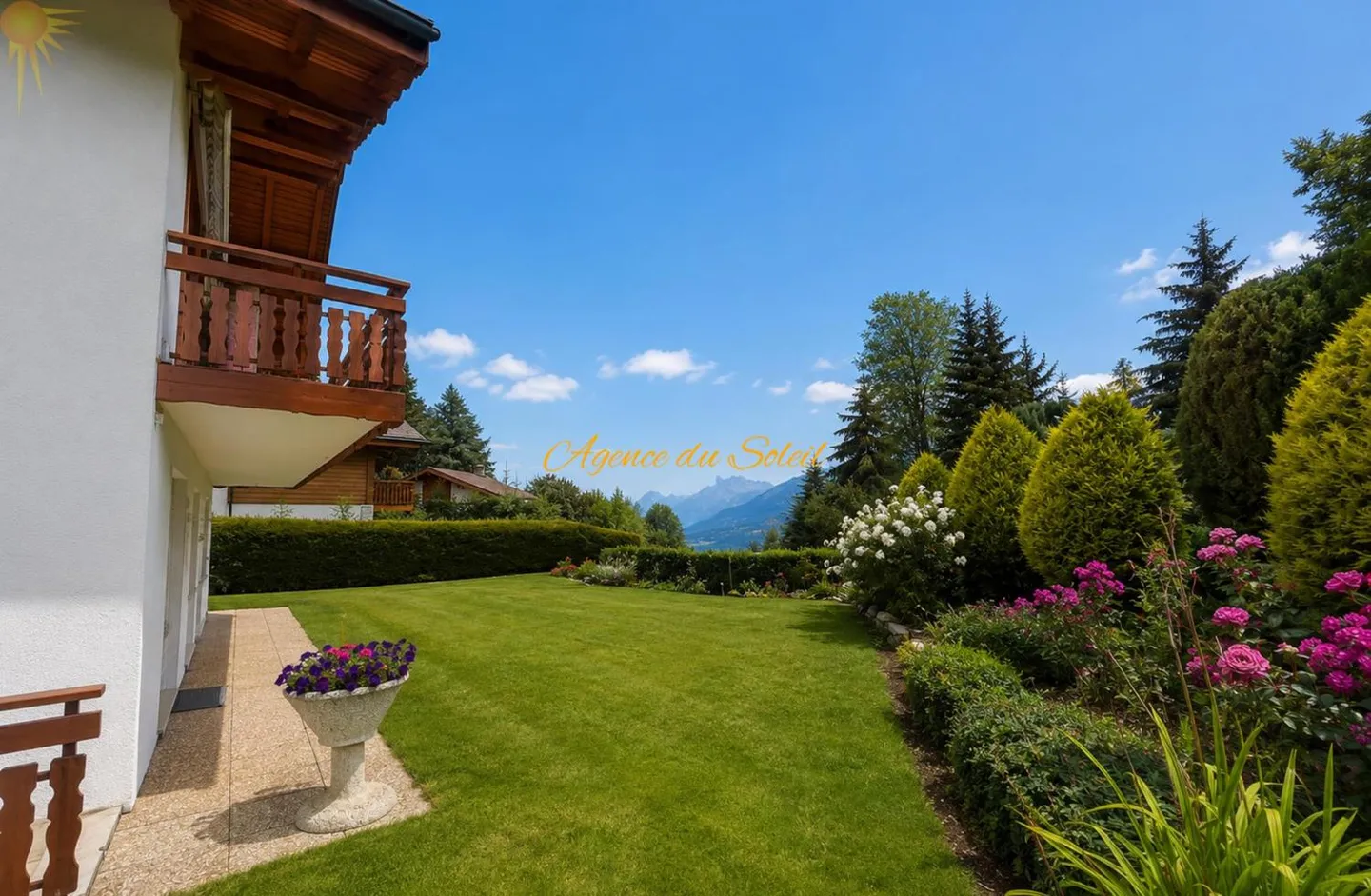 Adorable family chalet in a privileged green and quiet location! - Photo 1 of 13