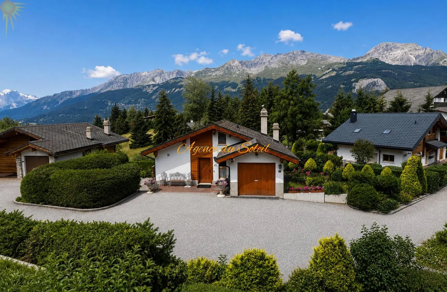 Adorable family chalet in a privileged green and quiet location! - Photo 2 of 13