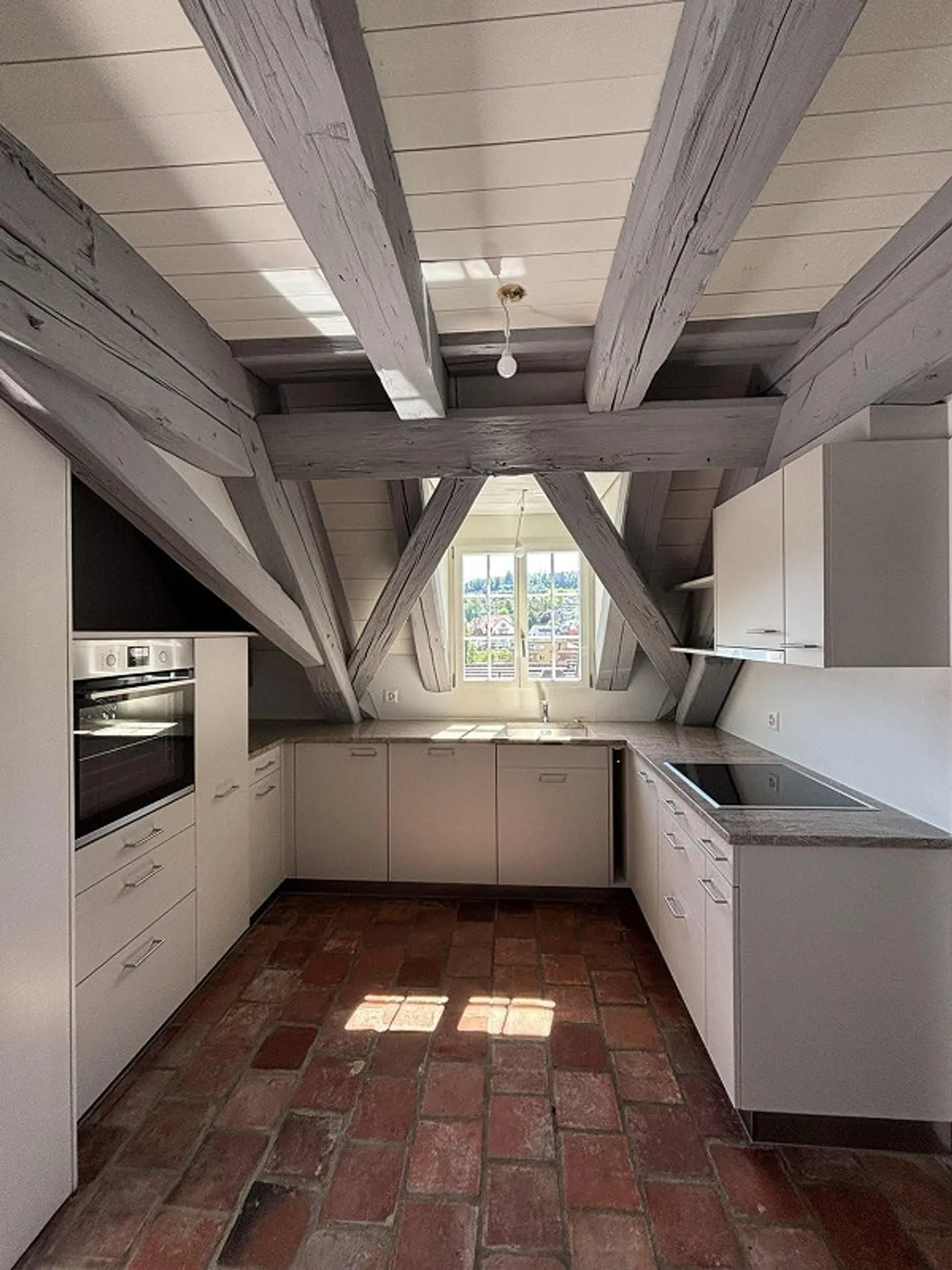 Renovated 3.5-room maisonette apartment for rent in Liestal - Photo 1 of 12