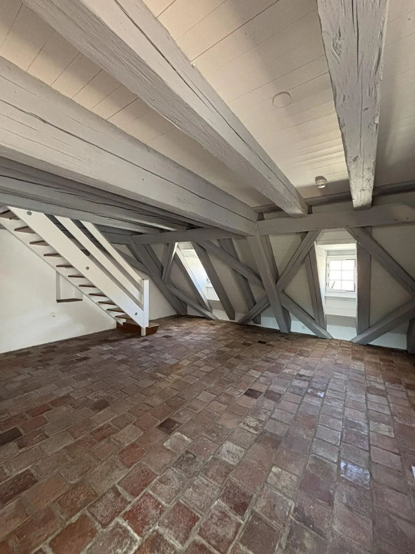 Renovated 3.5-room maisonette apartment for rent in Liestal - Photo 4 of 12