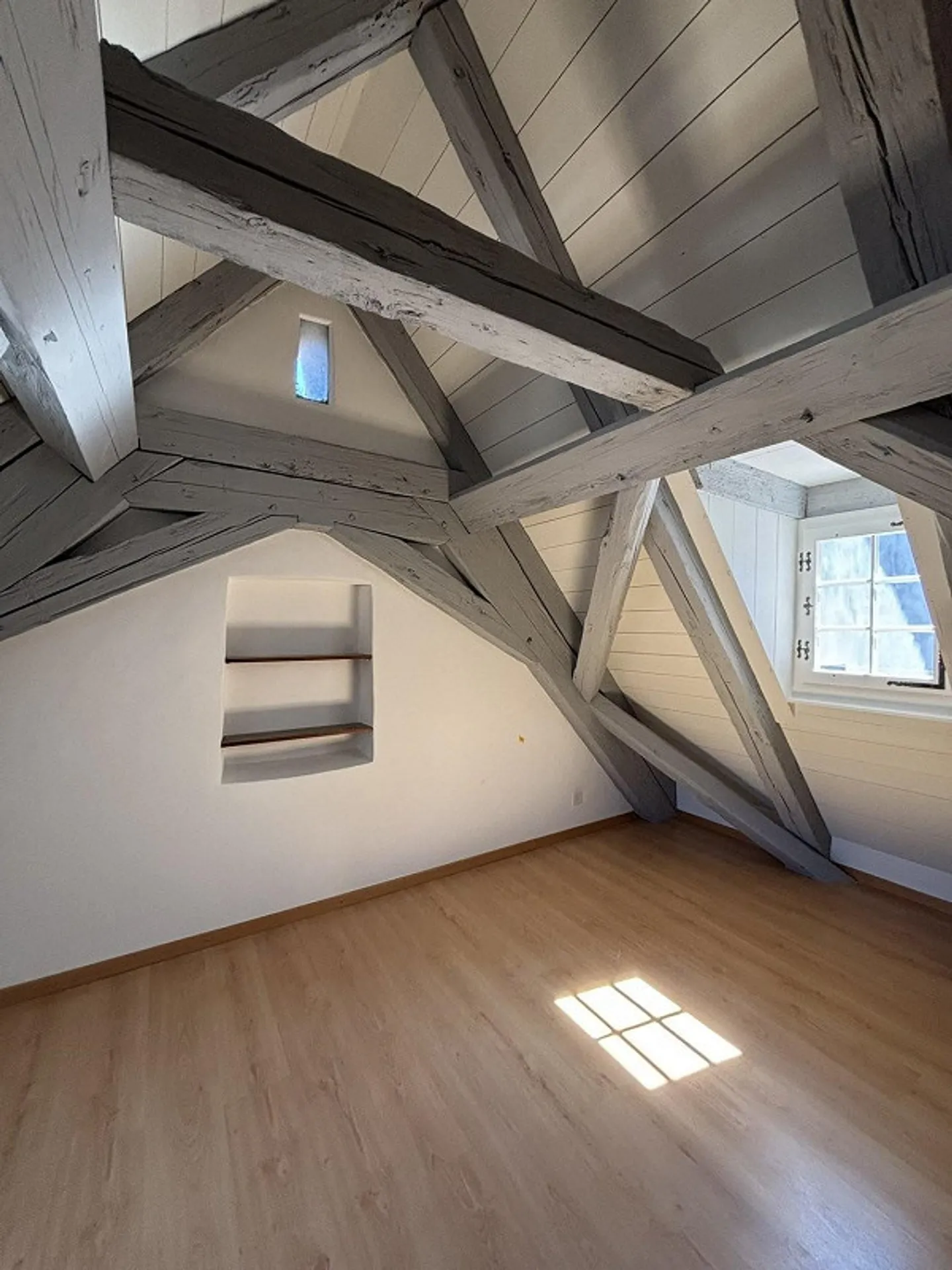 Renovated 3.5-room maisonette apartment for rent in Liestal - Photo 5 of 12