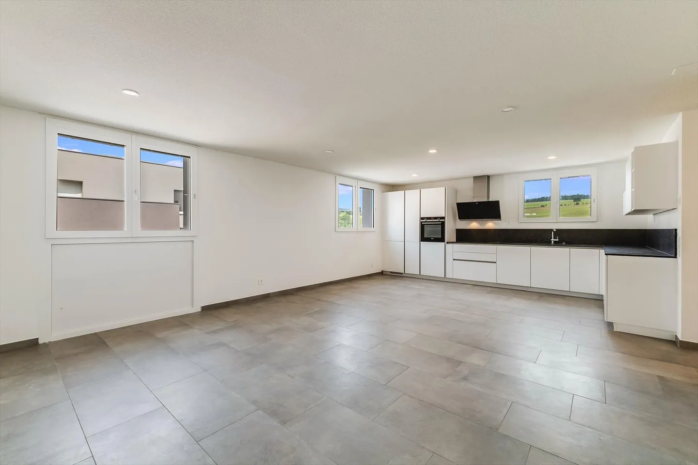 Appartement 4.5 pièces idéalement situé - Photo 2 sur 9