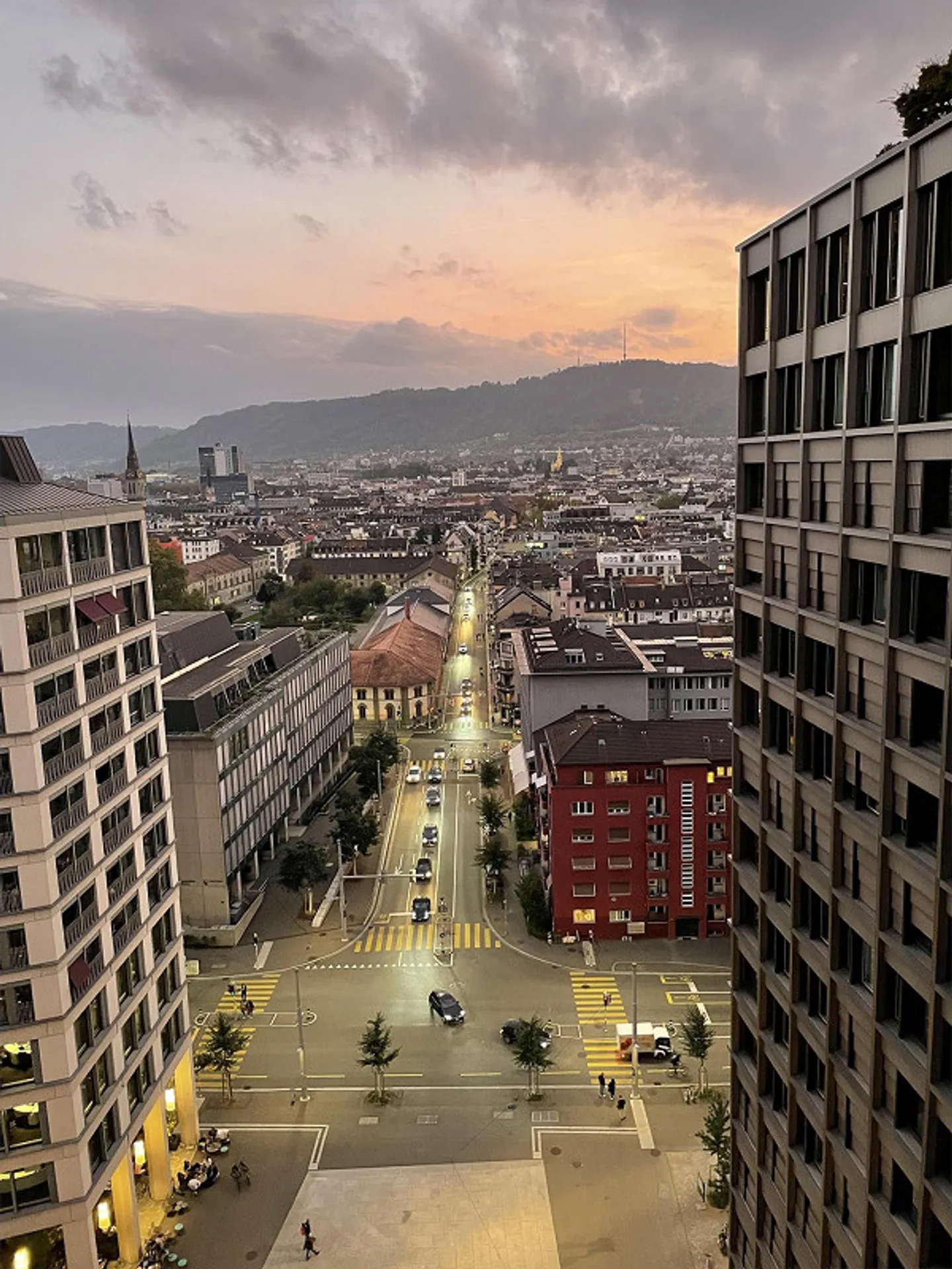 Spectacular Top Apartment on Europaallee - Photo 5 of 8