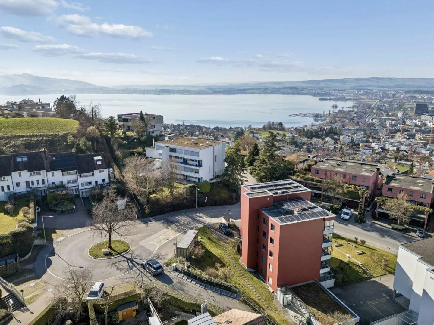 Living with fantastic lake view - Photo 1 of 24