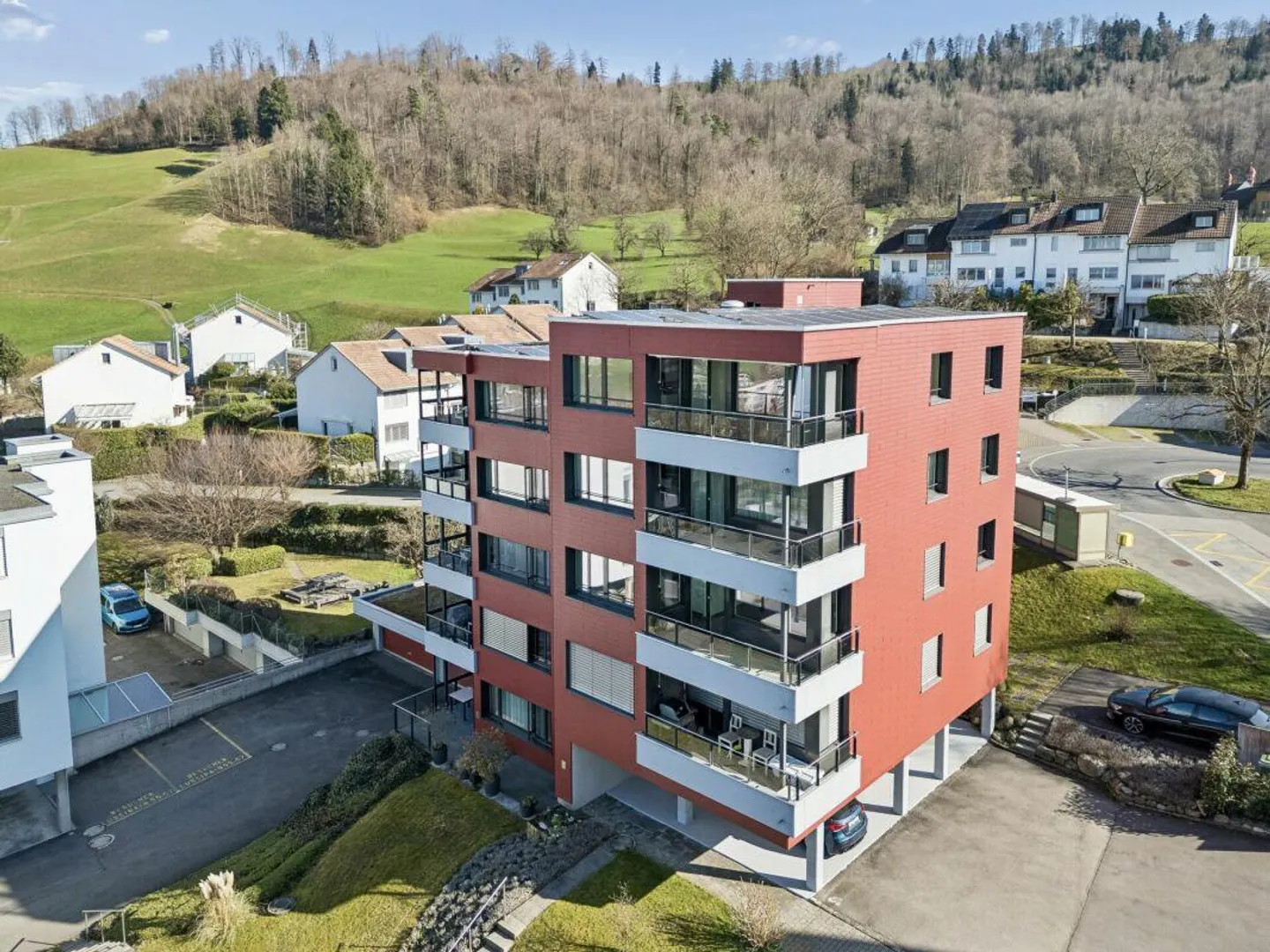 Living with fantastic lake view - Photo 2 of 24