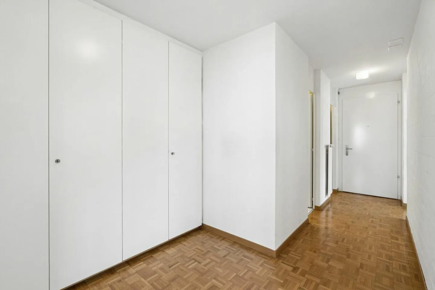 Living with fantastic lake view - Photo 7 of 24