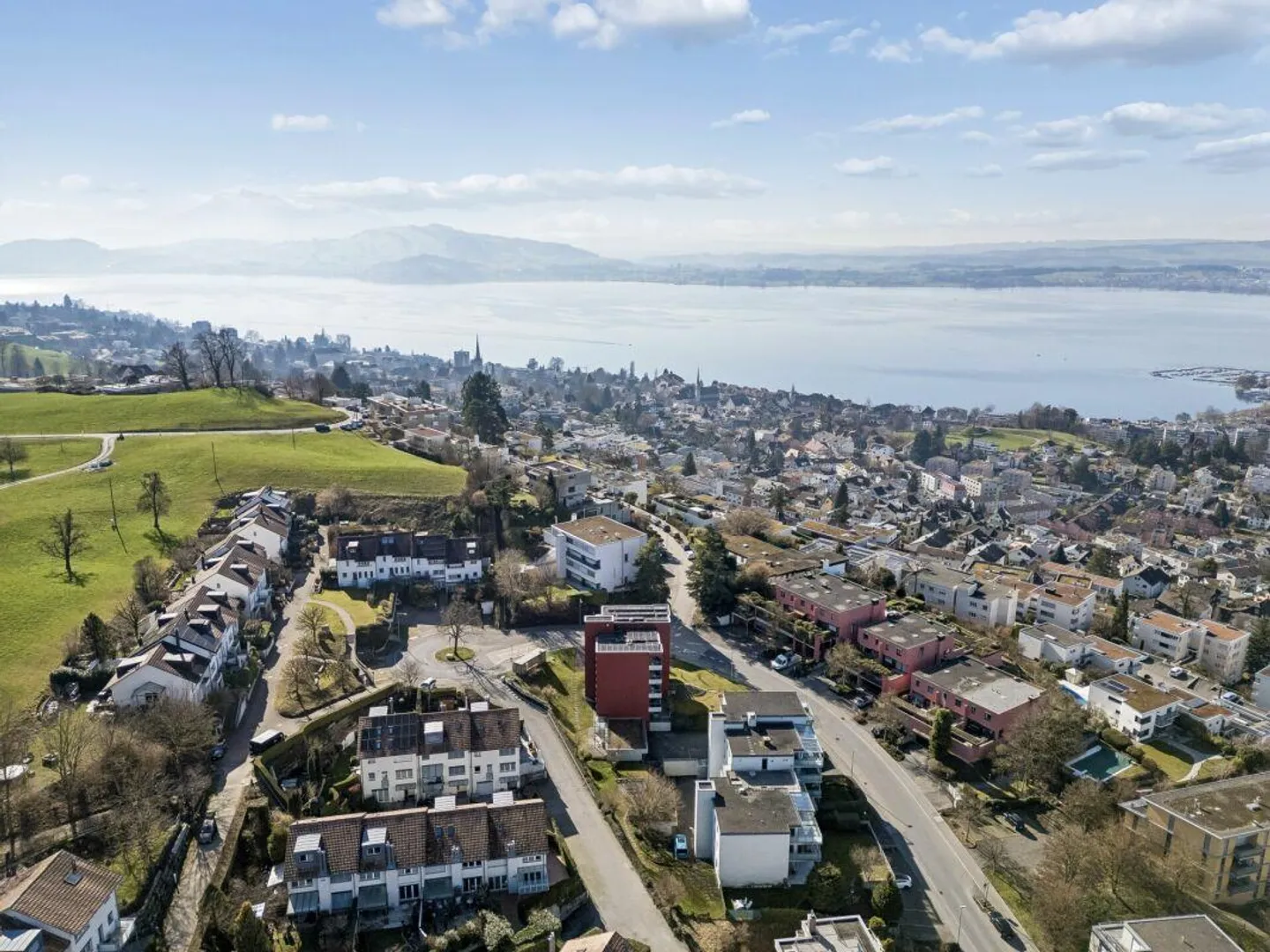 Living with fantastic lake view - Photo 17 of 24