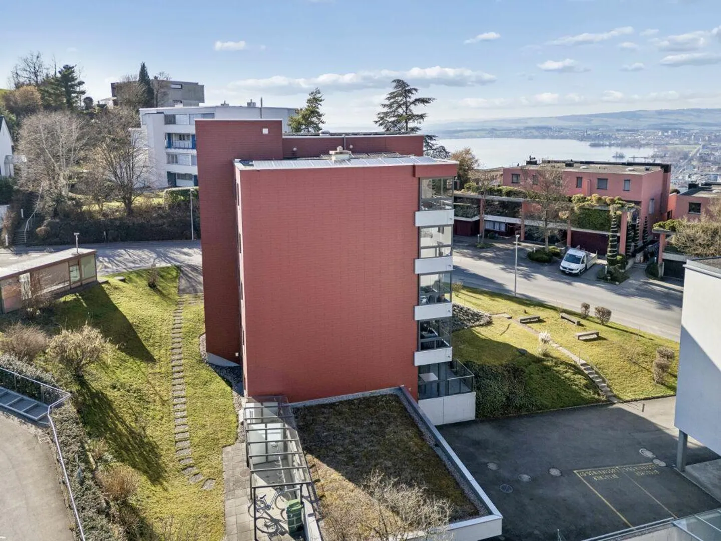 Living with fantastic lake view - Photo 18 of 24