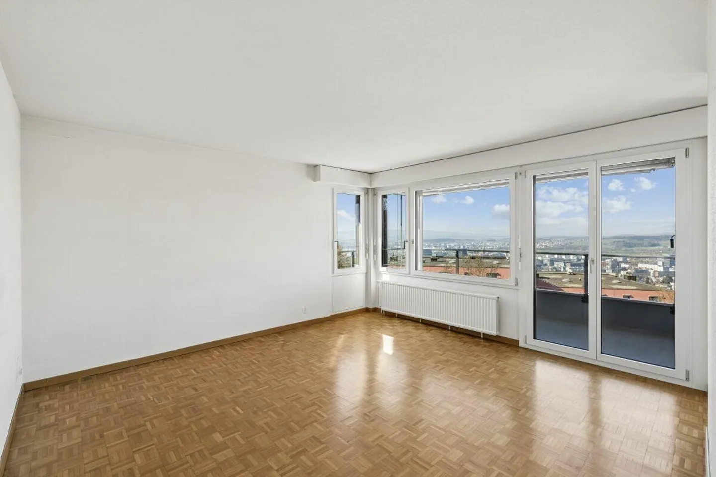 Living with fantastic lake view - Photo 8 of 24