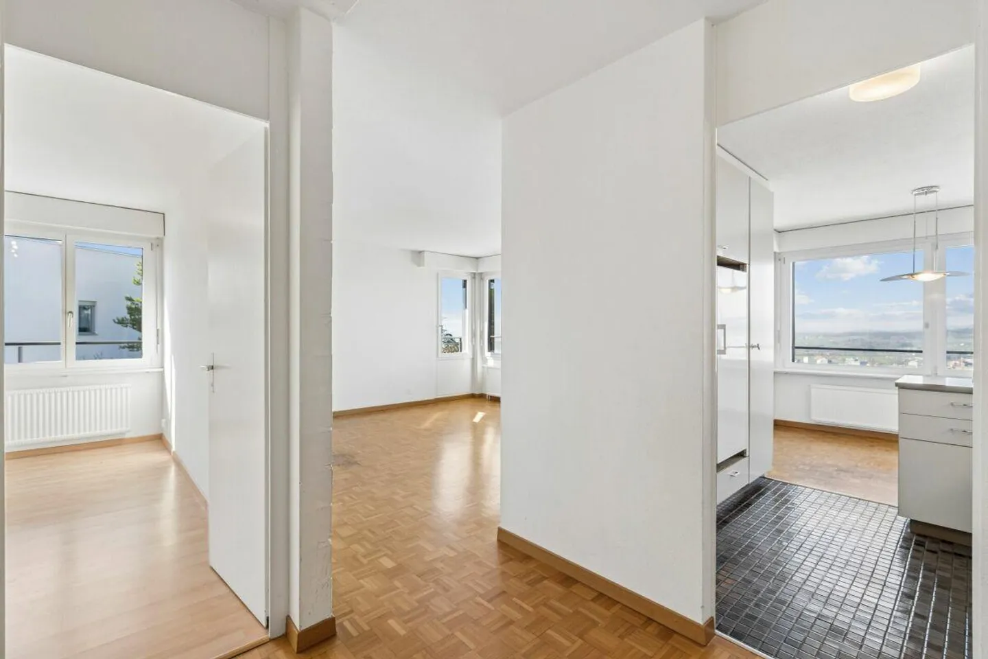 Living with fantastic lake view - Photo 12 of 24